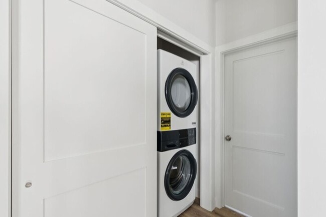 Building Photo - 3 Hoxton Ln