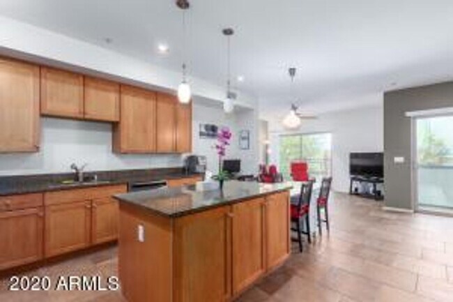 Building Photo - Apply Here www.realty480pm.appfolio.com/listings