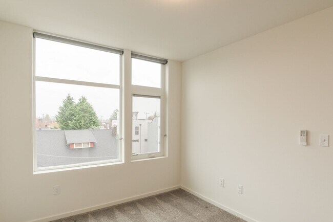 Building Photo - 3Bd/3.25Ba Seattle Home