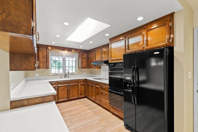 Building Photo - 21495 Armstrong Rd