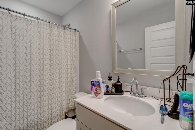 Building Photo - 322 Underhill Dr