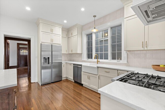 Building Photo - 439 Thurman Ave