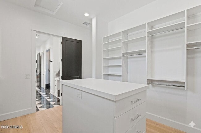 Building Photo - 5309 N 33rd St