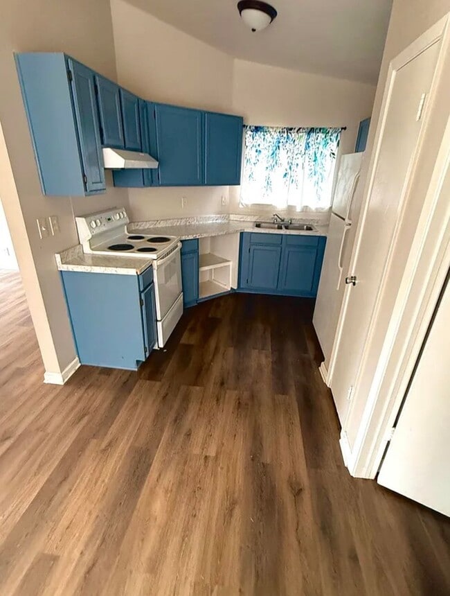 Building Photo - 8425 Dixon Ridge Dr