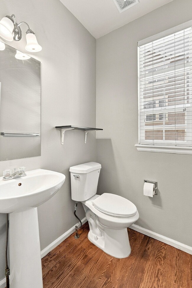 Building Photo - $2,695.95 - 3 Bed, 2.5 Bath Newly Updated Townhome in Centennial with Central AC
