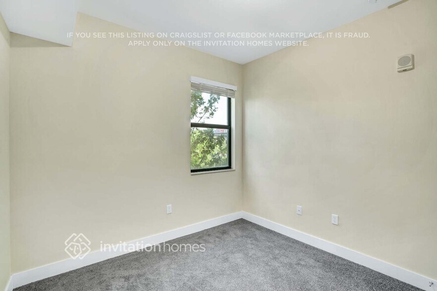 Building Photo - 10437 NW 82nd St