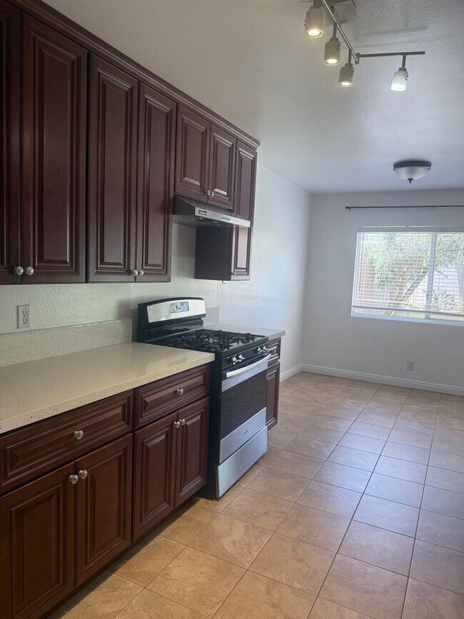 Building Photo - MOVE-IN SPECIAL FOR JULY - 3 Br 2 ba with ...