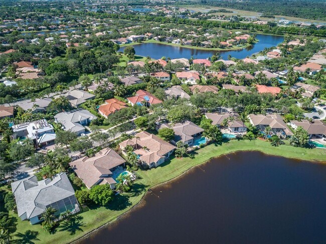 Building Photo - 2664 Edgewater Dr