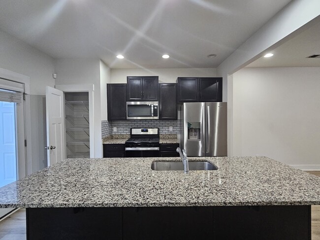 Building Photo - 114 Lerner Ct