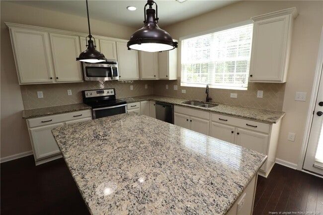 Building Photo - 1405 Regents Ln