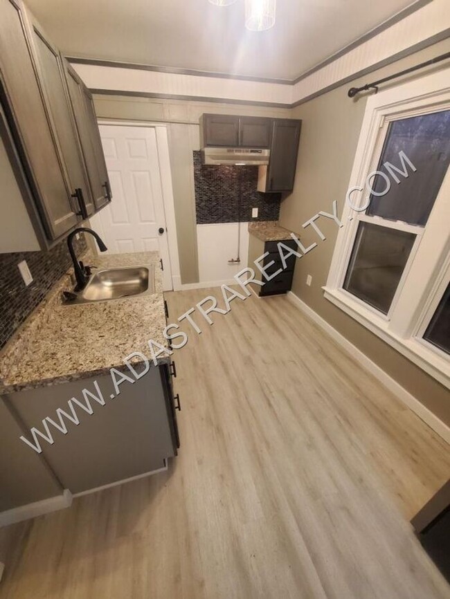 Building Photo - Newly Renovated! Affordable Olathe Apartme...