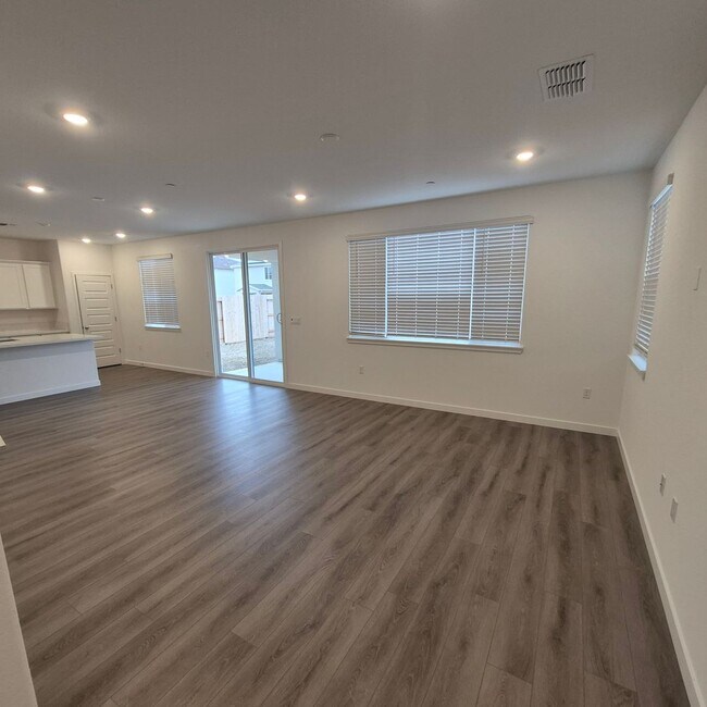 Building Photo - Brand New 5 Bedroom Home in Rancho Cordova