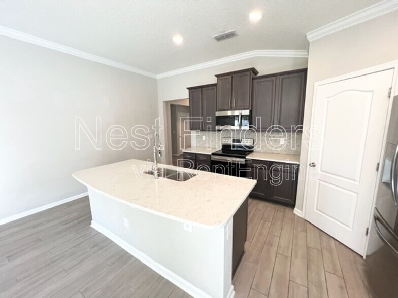 Building Photo - 33 Pickett Dr