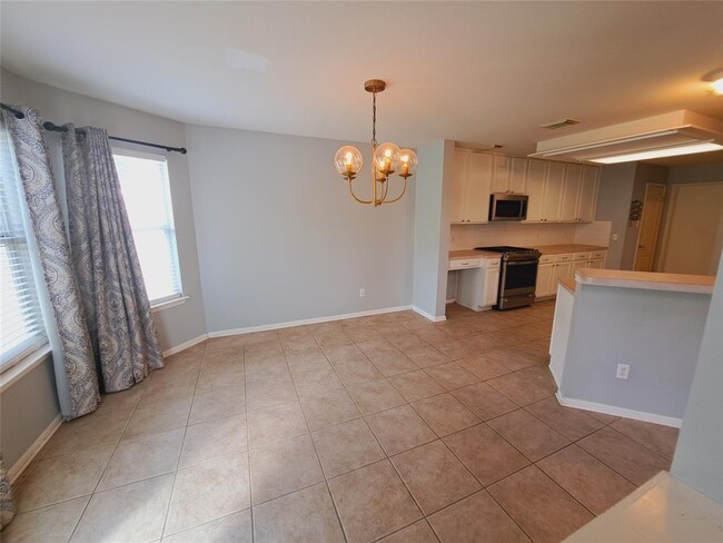 Building Photo - 3708 Bird House Dr