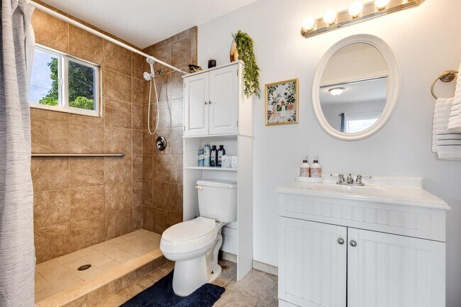 Building Photo - 242 SW 9th St