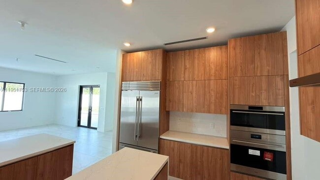 Building Photo - 19700 NE 14th Ave