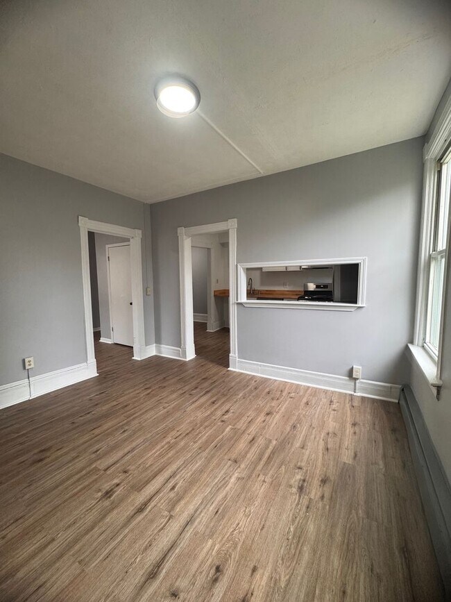 Building Photo - 160 N Miller St