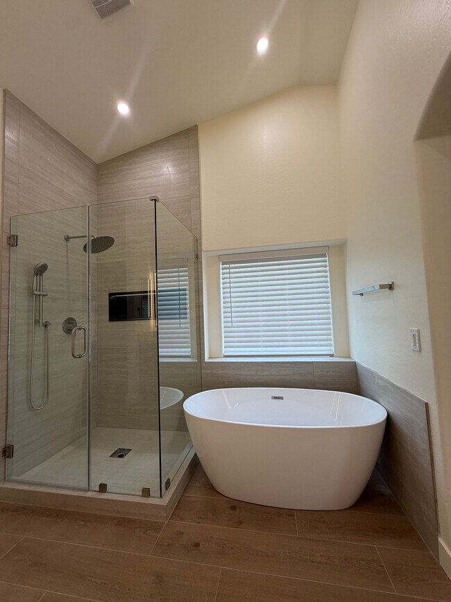 Building Photo - 2741 E Quiet Hollow Ln