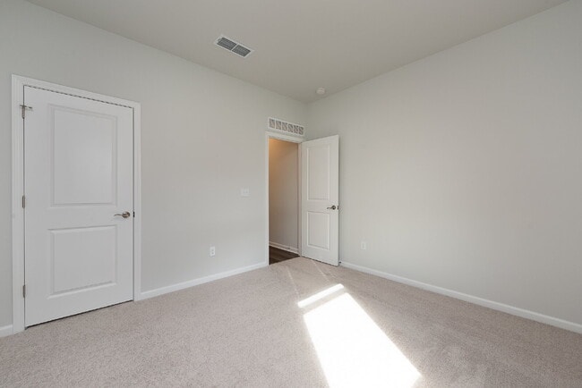 Building Photo - Brand New Build Never Lived In