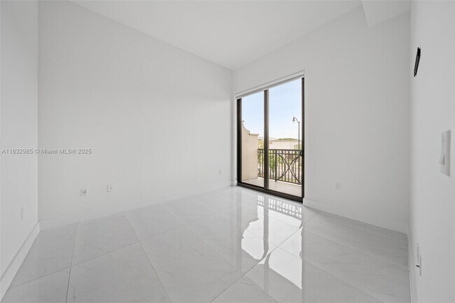 Building Photo - 301 Altara Ave