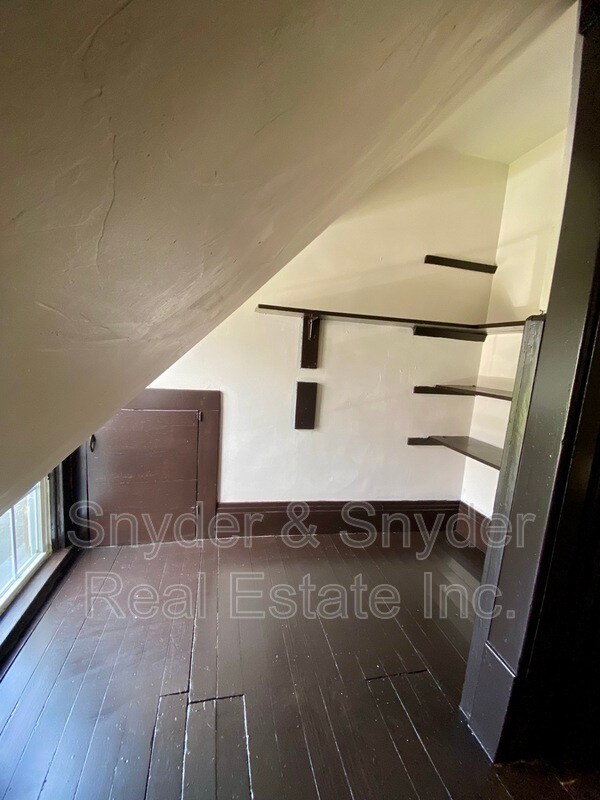 Building Photo - 390 Doyle St