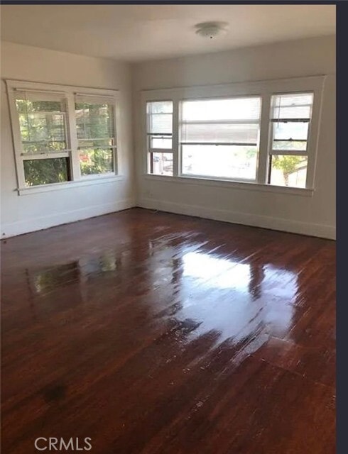 Building Photo - 342 E 8th St