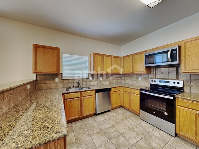 Building Photo - 9319 Foxgrove Way