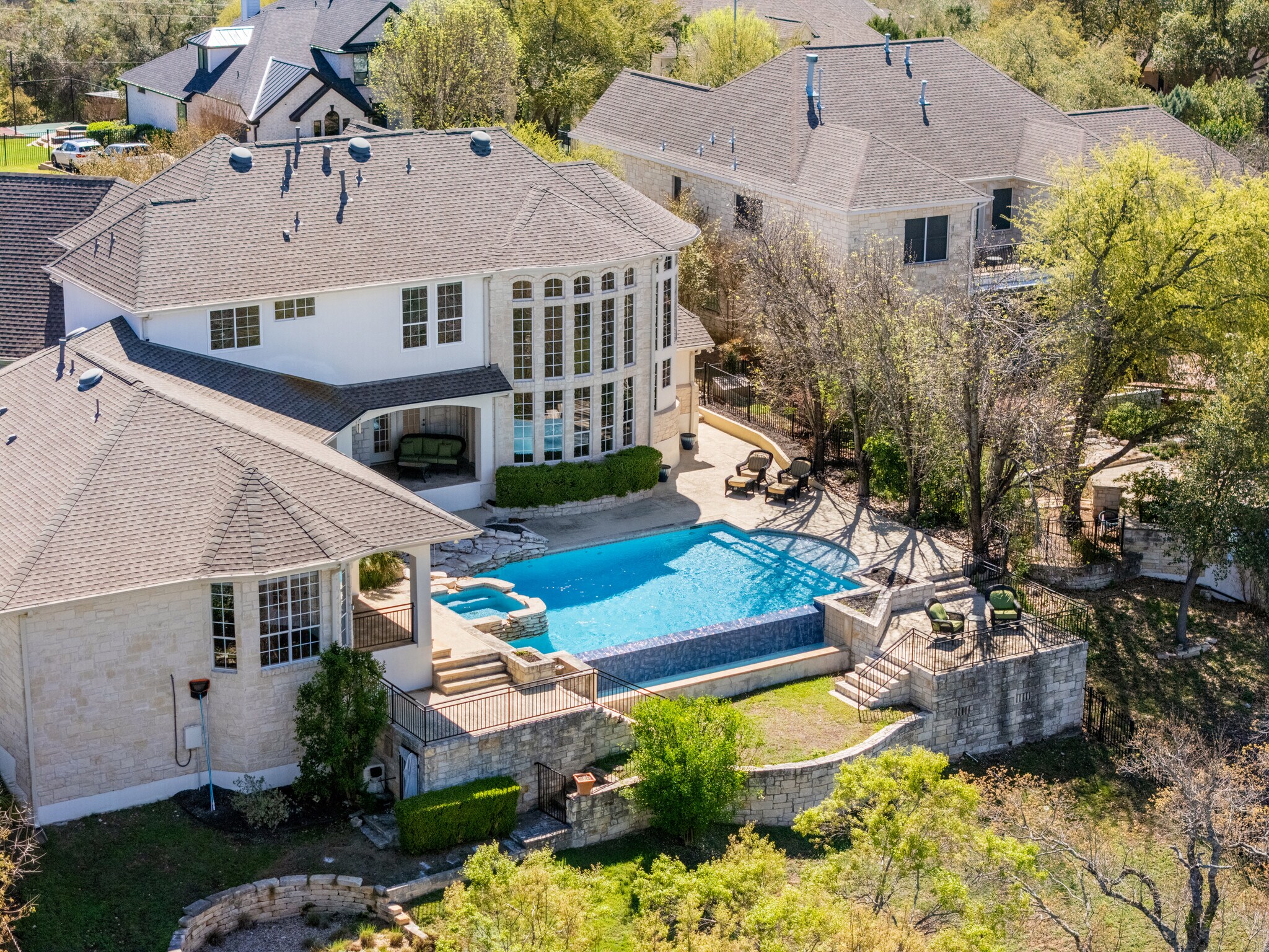 Building Photo - 9805 Big View Dr