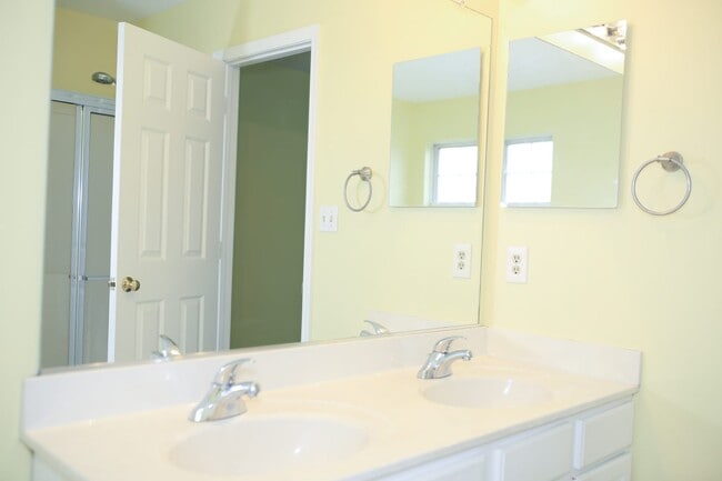Building Photo - 1119 Pennywort Cir