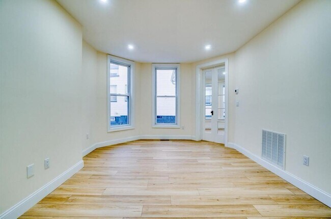 Building Photo - 99 W 35th St