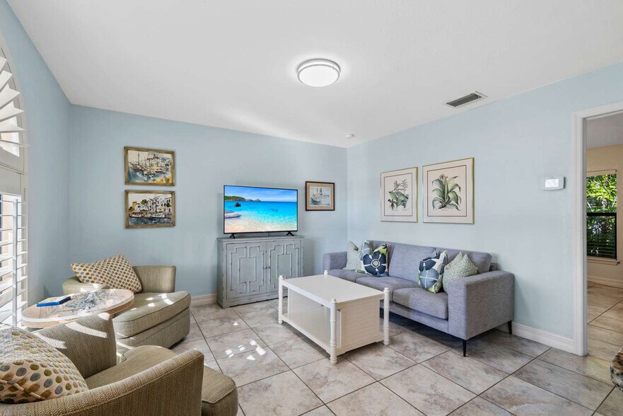 Building Photo - 655 8th Ave S