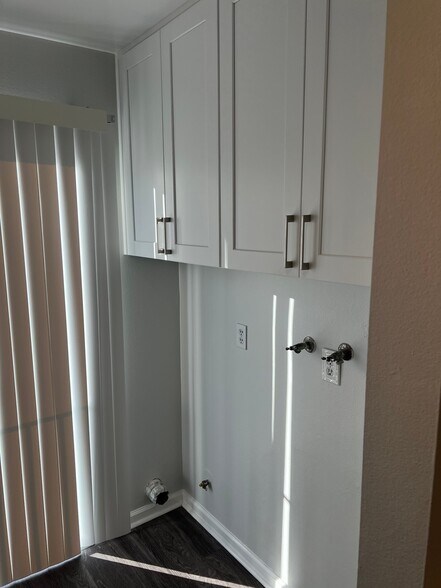 Building Photo - 5582 Crescent