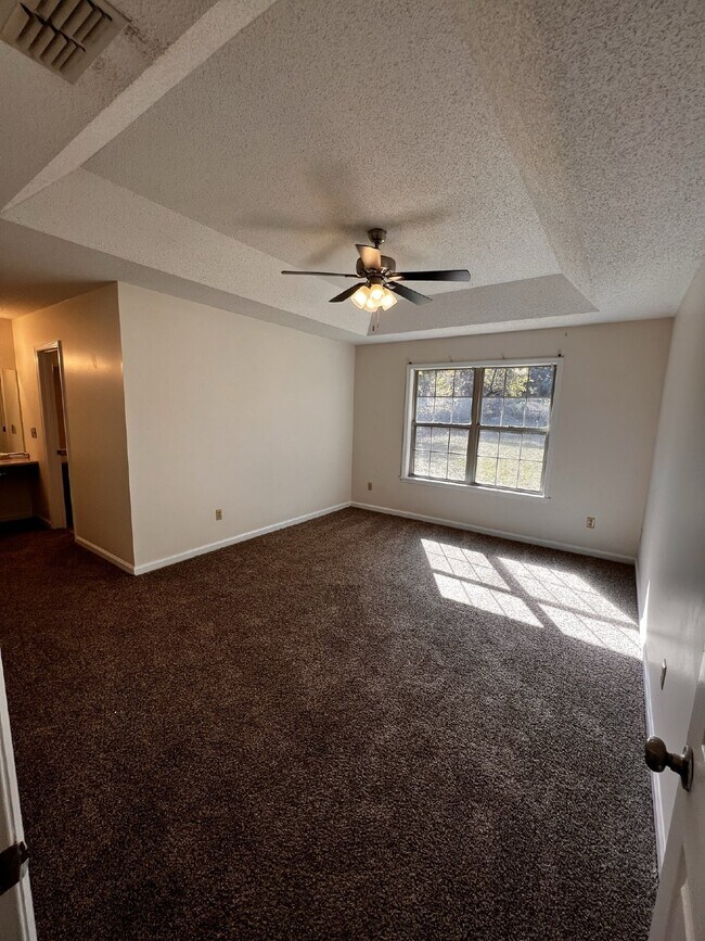 Building Photo - Home For Rent