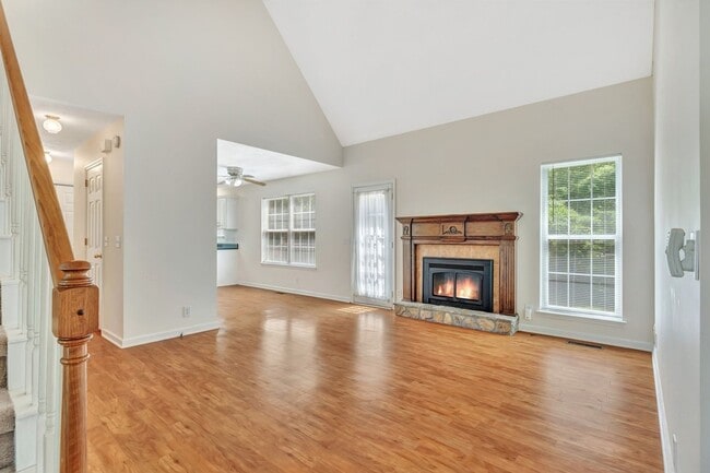 Building Photo - One acre lot with first floor suite in bea...