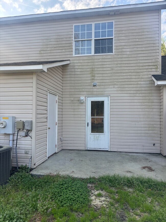 Building Photo - Pueblo Townhouse