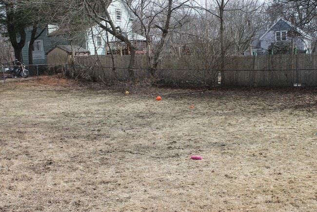 Building Photo - 112 Cottage St