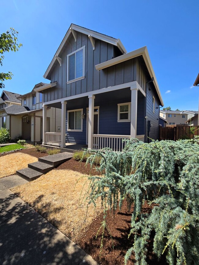Building Photo - Small Dog Friendly 2 Bedroom 1.5 Bath Hous...