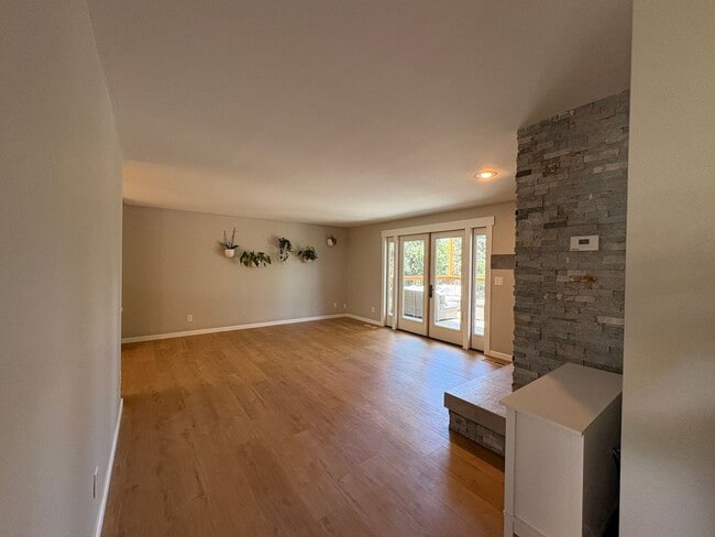 Building Photo - 1533 Ridgeview Ct