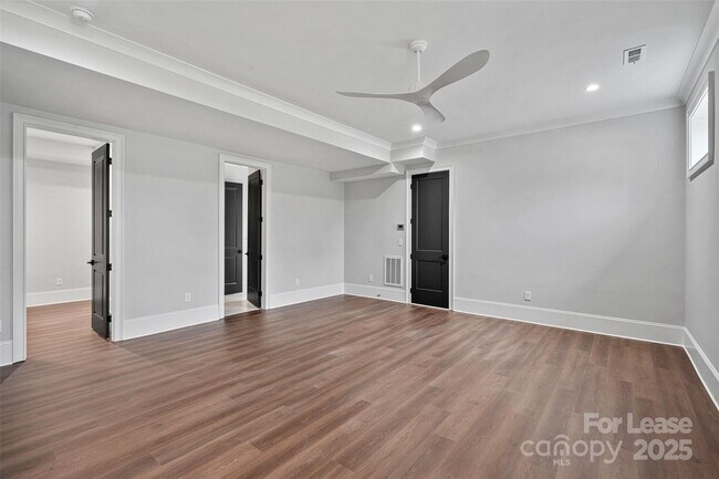 Building Photo - 805 Naples Dr