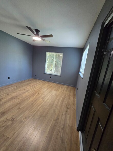 Building Photo - 102 Luna Grande Cir