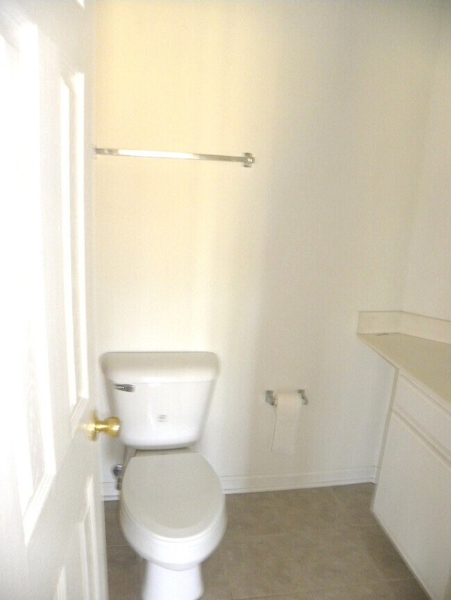 Building Photo - Independence South Brick Townhouse Community next to Golf Course w/ Patio, Nice Master, Vaulted C...