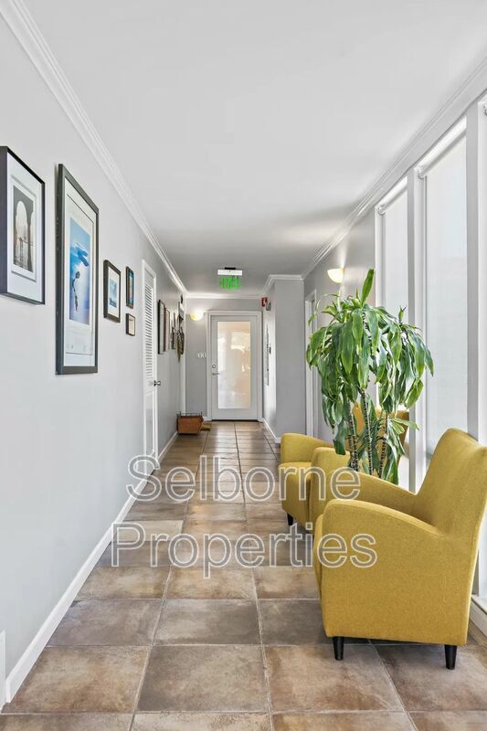 Building Photo - 765 Rand Ave