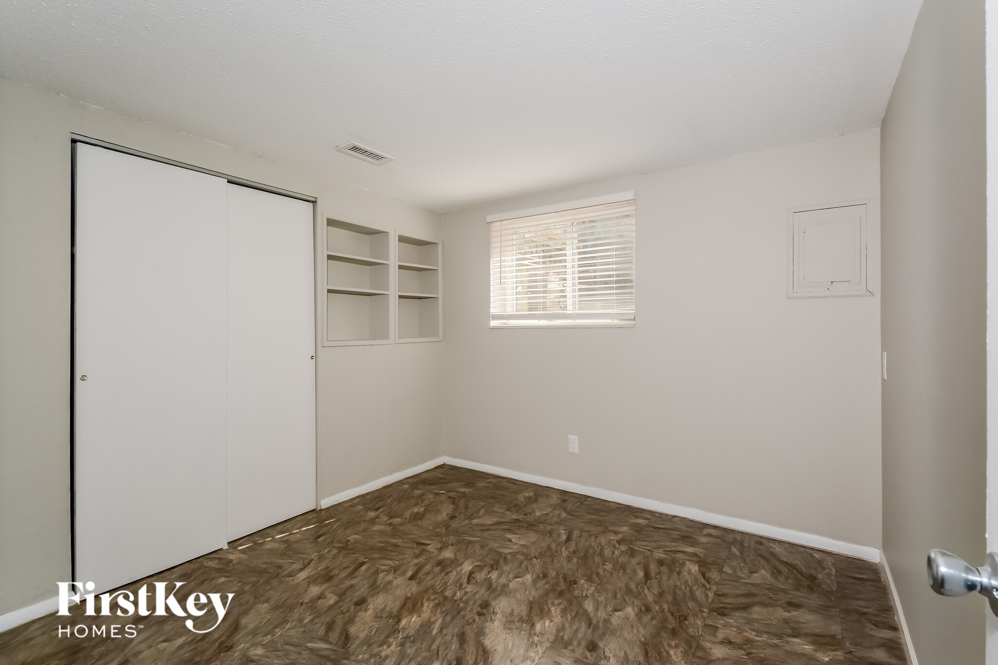 Building Photo - 578 Green Forest Dr