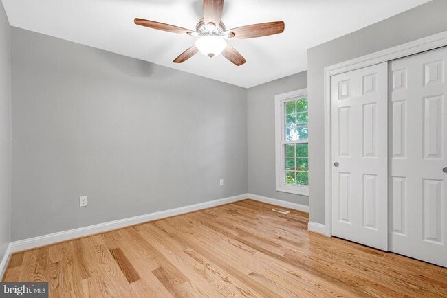 Building Photo - 2540 S Walter Reed Dr