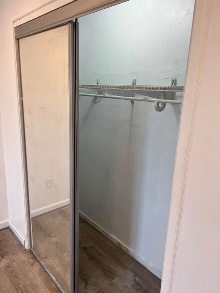 Building Photo - 4 Park Ave Pl