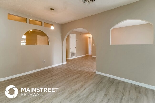 Building Photo - 2409 Oak Hollow Dr