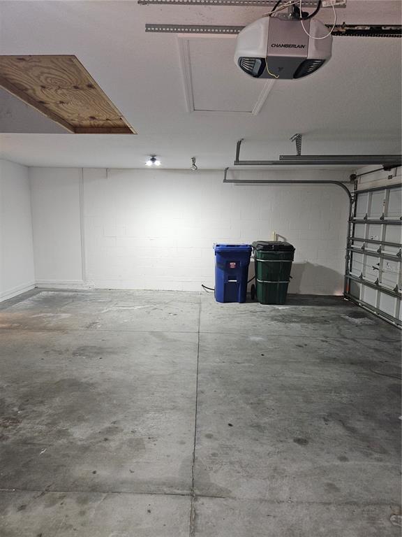 Building Photo - 2010 Tarragon Ln