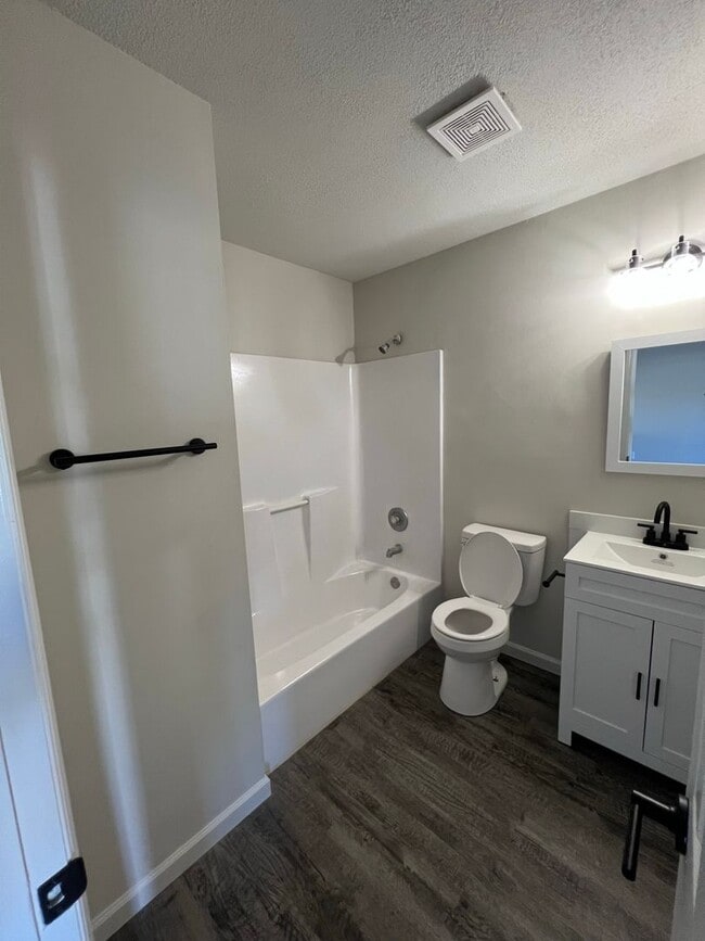 Building Photo - 185 Lanier Dr