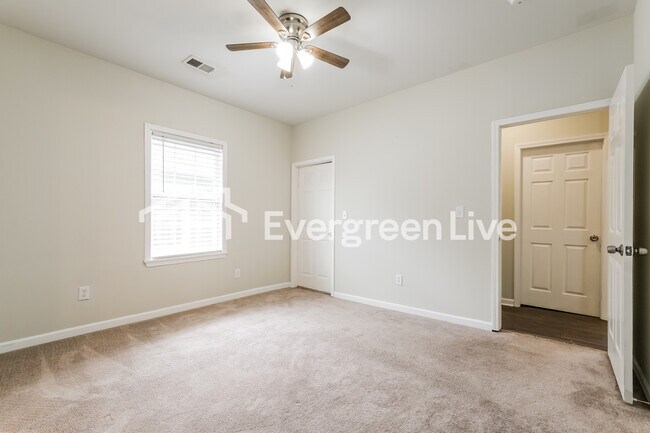 Building Photo - 1596 Jonesboro Rd SE