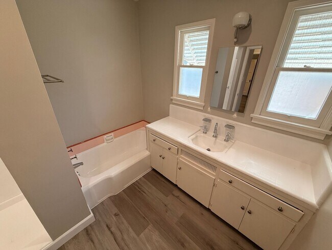 Building Photo - 2nd St., 829-831